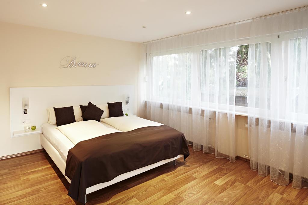 Hotel Bonjour Bad Soden am Taunus Δωμάτιο φωτογραφία