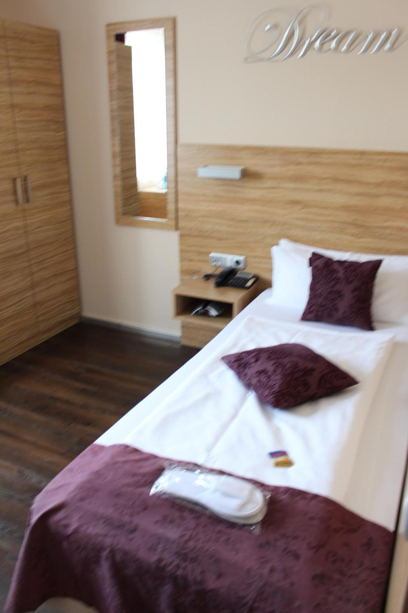 Hotel Bonjour Bad Soden am Taunus Δωμάτιο φωτογραφία